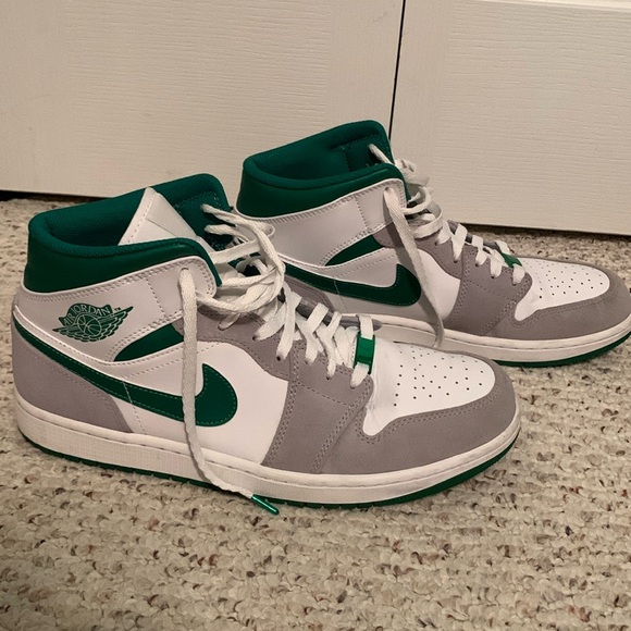 Jordan 1 Mid SE grey green - 10.5 men’s - Picture 1 of 8